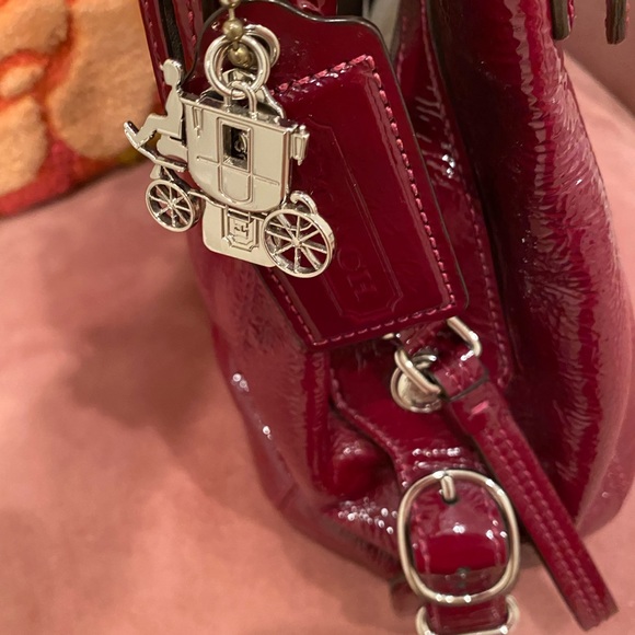 Burgundy-red patent leather Coach bag and wallet - Picture 7 of 10